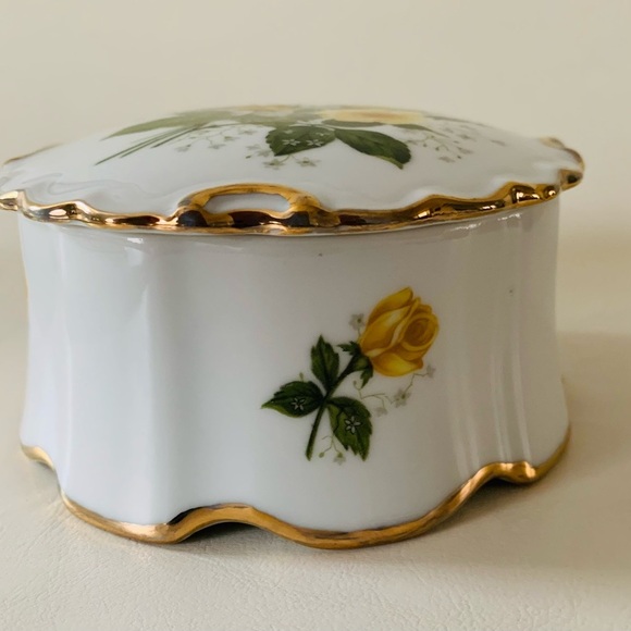 Porcelain box - Picture 2 of 10
